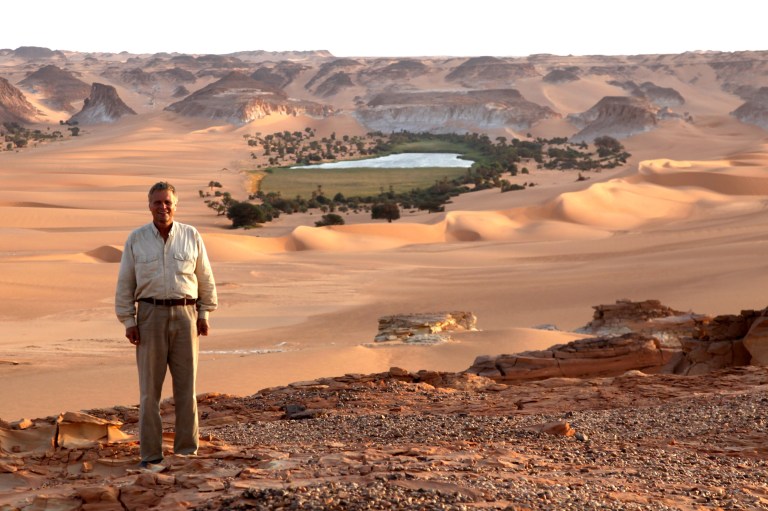 In-front-of-Lake-Bokou-Ounianga-Serir-N-Chad-IMG_2329ba-Kroepelin